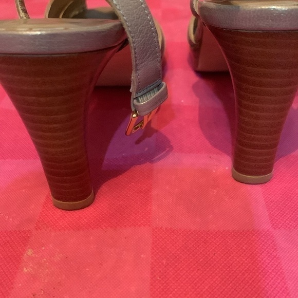 Stuart Weitzman Muted Gold Shimmer Heeled Sandals Shoes Size 7.5 - Picture 2 of 7